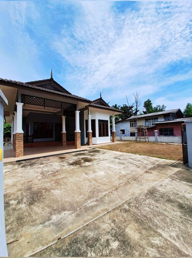 Zn Homestay Gong Badak Kampong Pengkalan Maras 外观 照片